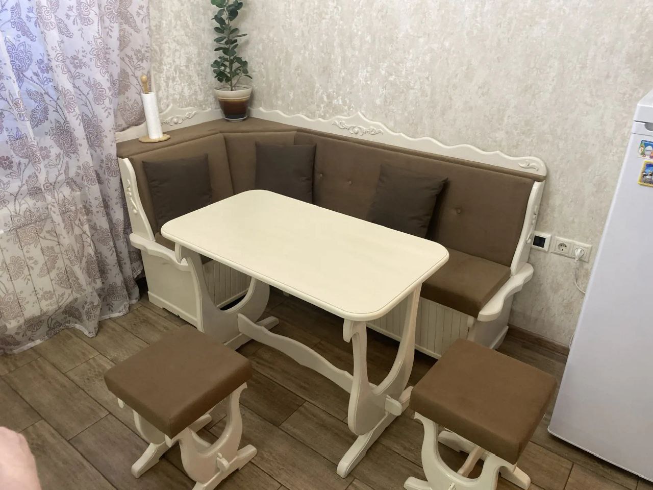 Фото кухонного уголка после перетяжки