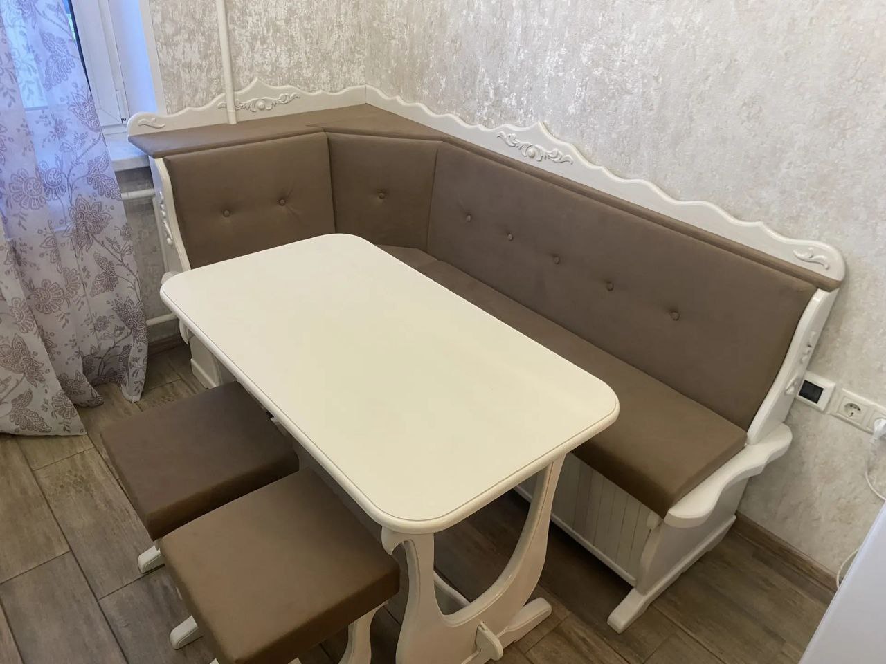 Фото кухонного уголка после перетяжки